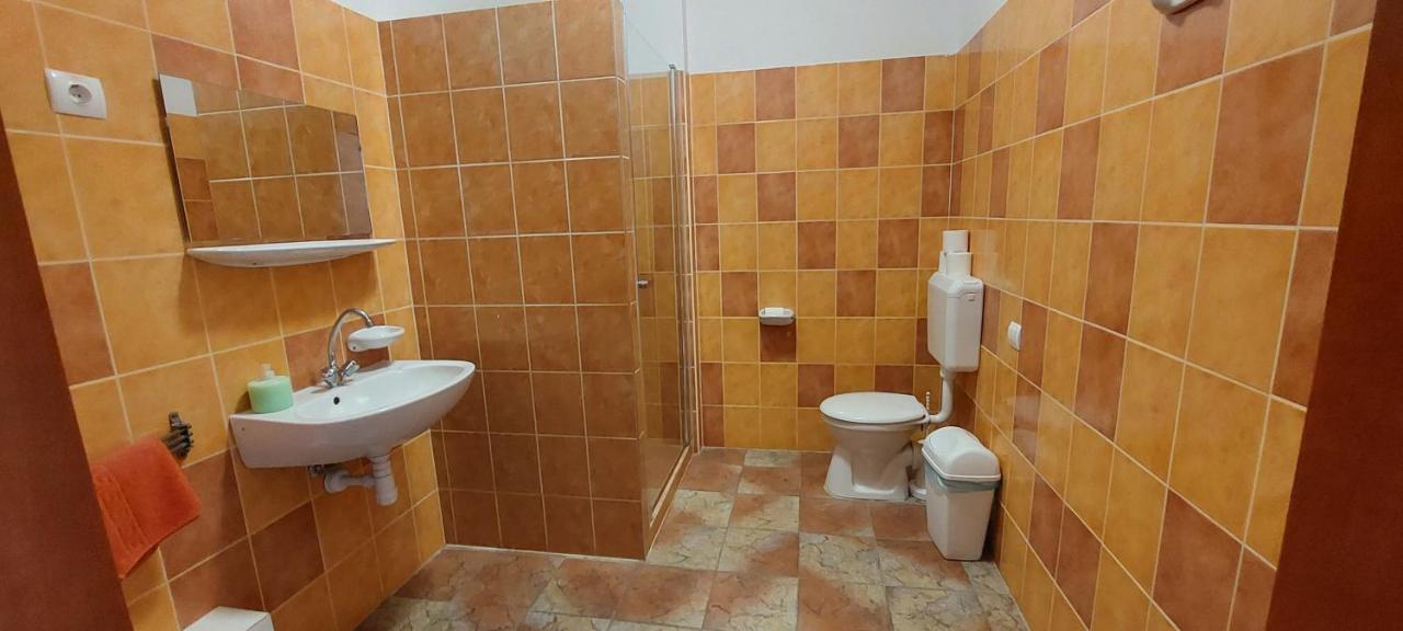 Bordany Hostel Zewnętrze zdjęcie